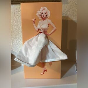 Glamour Tissue Box Cover